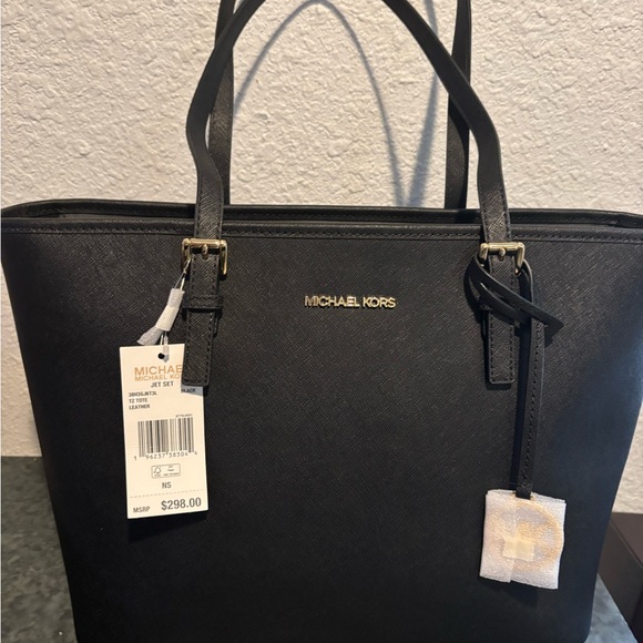 MICHAEL KORS 🌸 Large Saffiano Leather Tote with Gold Hardware NWT - Picture 7 of 11